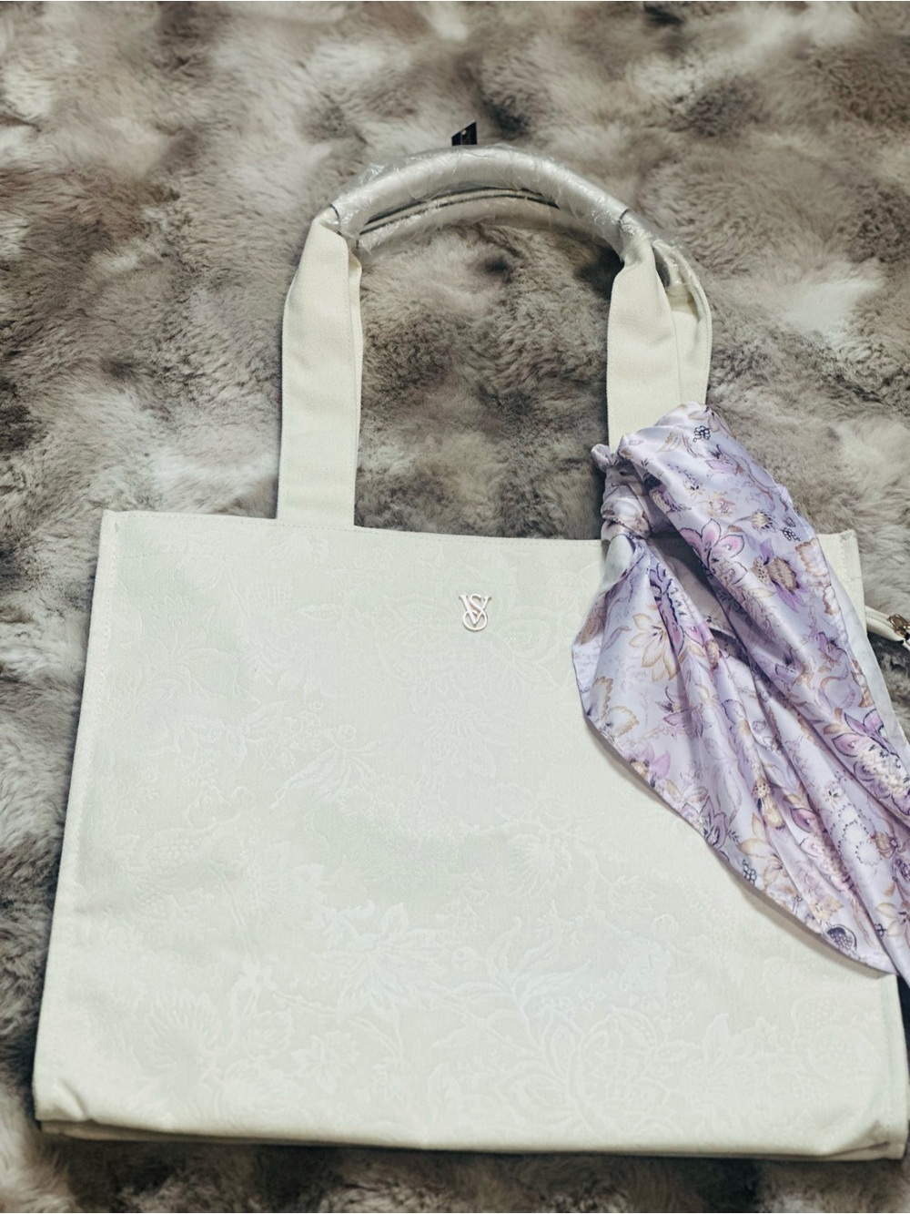 Victoria Secret Elegant off white Jacquard Tote Bag with Lavender Scarf. New